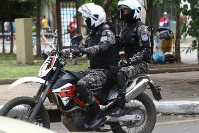 Crónica / Atajaron a su hijo, fue a 'rescatarlo' y en secó se desplomó y murió