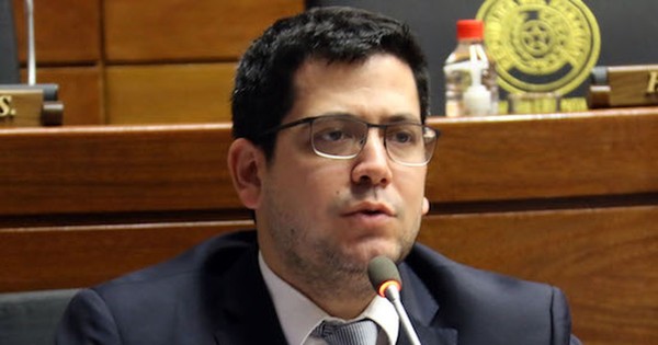 La Nación / Latorre rechaza ley que blanquea a invasores de inmuebles ajenos