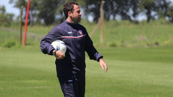 La peculiar presentación del nuevo entrenador de Sol de América