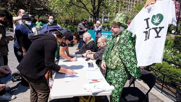 El estado de Washington instaló vacunatorios en locales de venta de marihuana: regalan cigarrillos a quienes reciban su dosis – Prensa 5