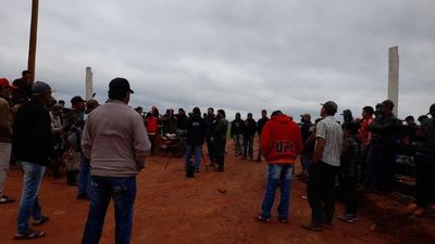 Supuestos sintierras disparan y acusan de disparos a policías en Tembiaporã - Nacionales - ABC Color