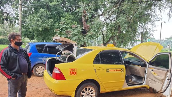 Delincuentes meten a taxista en la valijera y roban su vehículo