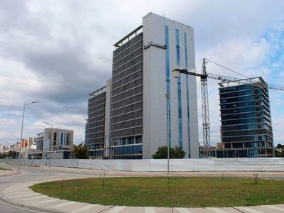 Ahora quieren usar préstamo del metrobús para equipar futuras oficinas del gobierno - Nacionales - ABC Color