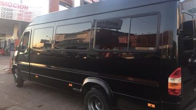 Requintista ofrece llevar gratis en su minibús a los que van a vacunarse