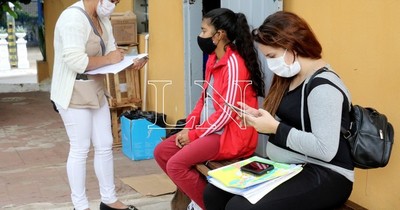 La Nación / Escasa afluencia de embarazadas en su primer día de vacunación contra el COVID-19