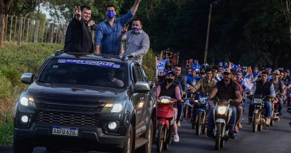 La Nación / Candidato a la titularidad del PLRA hace campaña sin respetar protocolo sanitario