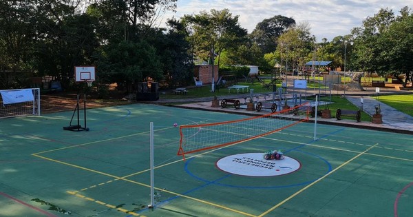La Nación / Pobladores de San Vicente Pancholo e Yrybucuá ya disfrutan de sus plazas deportivas