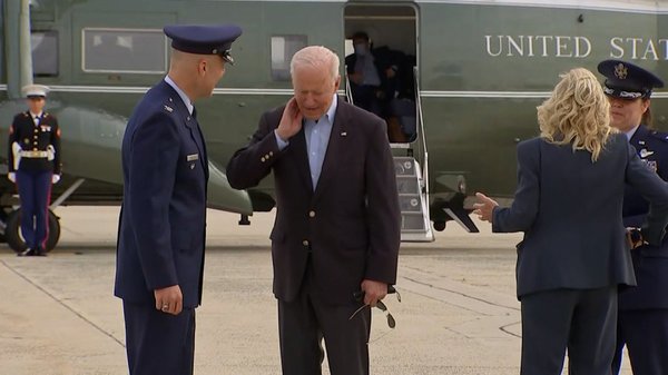 Las cigarras, las protagonistas no invitadas del inicio del viaje de Biden (VIDEO)