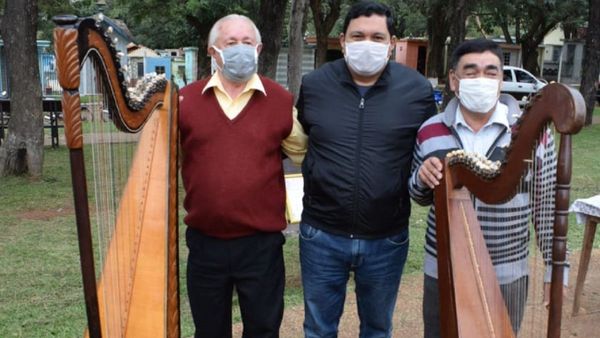 Escritores brindan homenaje a arpistas de San Juan Bautista