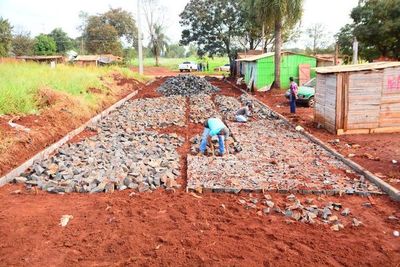 CDE: Inician obra de empedrado de calle 2000, tras reclamo de vecinos - ABC en el Este - ABC Color