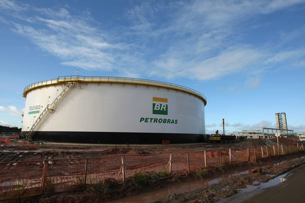 Regulador aprueba la primera venta de una refinería de la brasileña Petrobras - MarketData