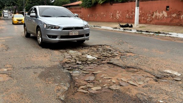 Lambaré está repleta de baches y denuncian inacción de la Comuna