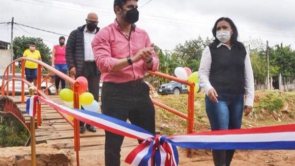 Nenecho y Centurión hacen actividades con aglomeración