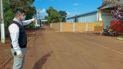 Se oponen a construcción de muralla en predio para calle