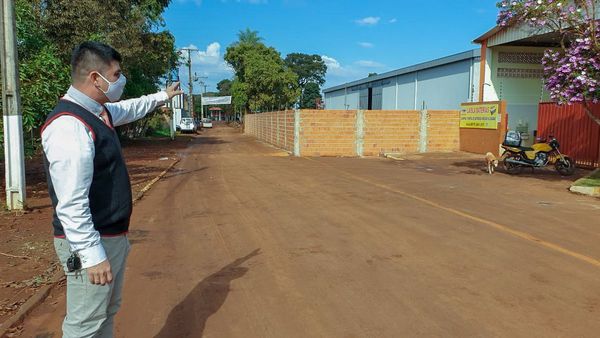 Se oponen a construcción de muralla en predio para calle