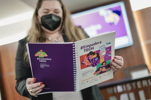 Lanzan guía de alfabetización digital EmpoderaTECH para mujeres adultas - Nacionales - ABC Color