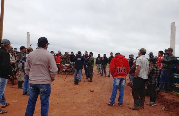 “Sintierras” y efectivos policiales se enfrentan a tiros en Tembiaporã - Nacionales - ABC Color