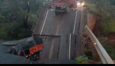 San Pedro: Dos muertos y un desaparecido tras caída de un puente inaugurado el año pasado - ADN Digital