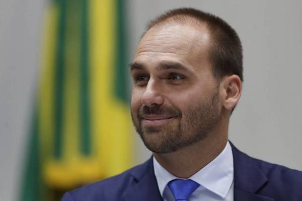 Hijo de Bolsonaro dice que el «único barco que se hunde es el de Argentina»