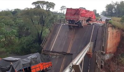 Dos personas fallecidas y una desaparecida tras caída de puente en San Pedro