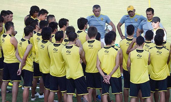 Guaraní confirmará a Jubero, pero sin el entrenador presente - Guaraní - ABC Color