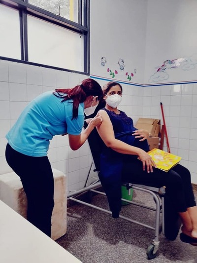 Recomiendan a embarazadas extremar medidas sanitarias además de la vacunación anticovid | .::Agencia IP::.