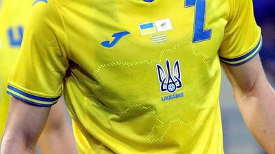 UEFA obliga a Ucrania a sacar lema nacionalista de su casaca
