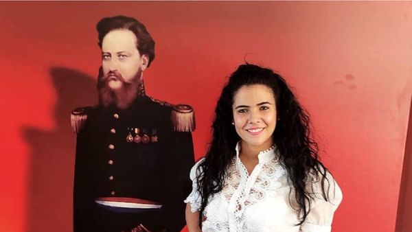 Acusan a Navila de hacer campaña usando a niños