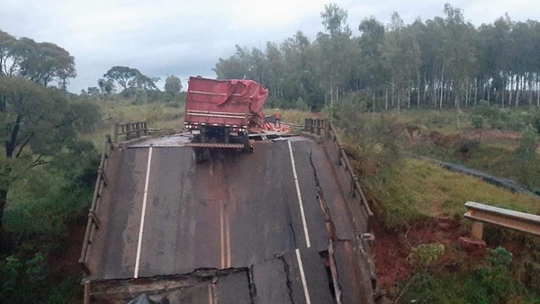 SE QUEBRÓ EL PUENTE POR NEGLIGENCIA DEL MOPC - La Voz del Norte