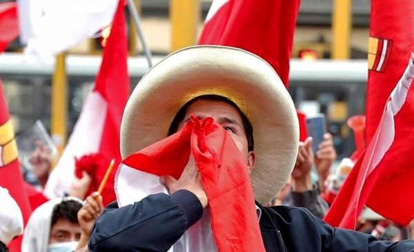 Diario HOY | Elecciones en Perú: Castillo sostiene su ventaja, a falta del 0,97% de votos por escrutar
