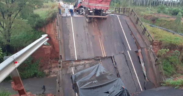 La Nación / “La ruta era nueva, pero cuando llegamos al puente no estaba más ahí”, relata sobreviviente