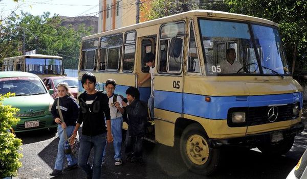 Buses de transportistas escolares están parados desde hace más de 1 año - Nacionales - ABC Color