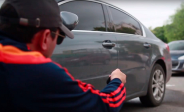 Delincuentes hurtan Gs. 10.000.000 del interior de una camioneta
