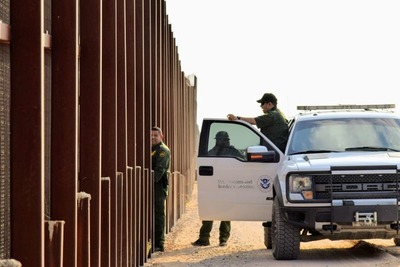 Gobernador de Texas arrestará a ilegales y seguirá con la construcción del muro fronterizo