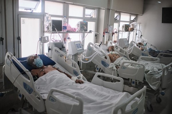 Promedio diario de 200 pedidos camas para terapia intensiva