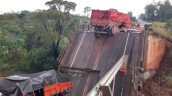 Pagaron de más por pasarela de oro, pero dicen que no tienen plata para mantenimiento de puente que cayó  - Nacionales - ABC Color