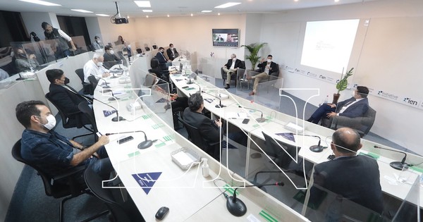 La Nación / Gobierno está aplazado en gestión de vacunas, clave para la economía