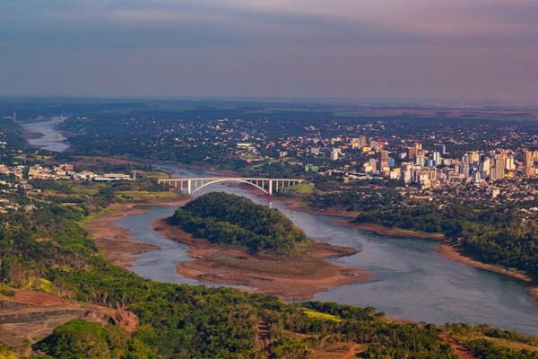 ITAIPU produce MENOS ENERGIA por aguda crisis de agua