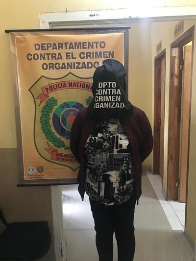 Detienen a abogada con ocho órdenes de captura