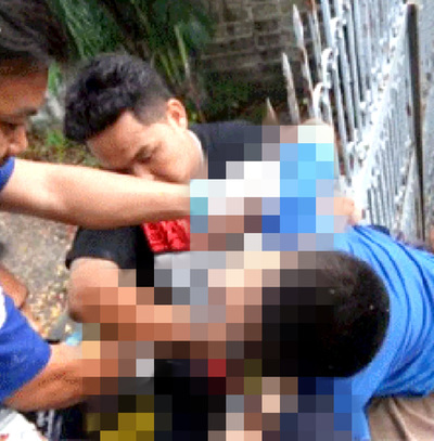 Menor queda colgado del brazo por la reja de su casa al intentar salir a la calle - La Clave