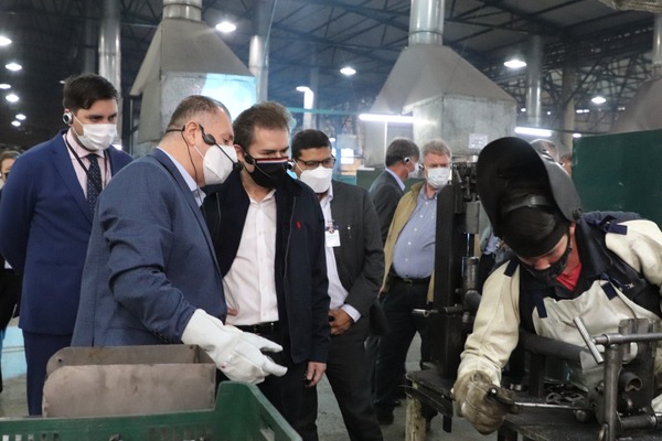 Autoridades del MIC visitan planta industrial ensambladora de motocicletas, en Luque | .::Agencia IP::.
