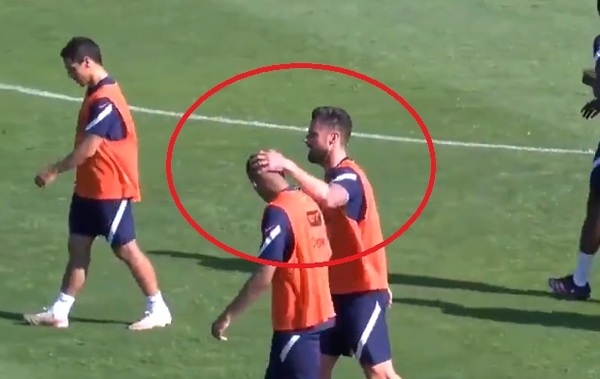 El gesto de cariño de Giroud hacia Mbappé luego de la polémica
