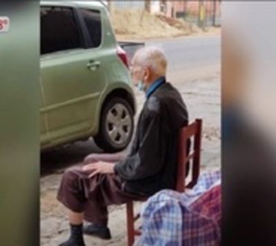 Anciano es abandonado en Fernando de la Mora - Paraguay.com