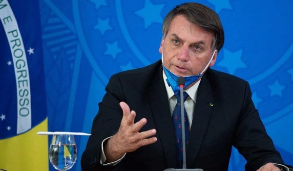 Bolsonaro ordenó al Ministerio de Salud no exigir uso de tapabocas a vacunados y recuperados