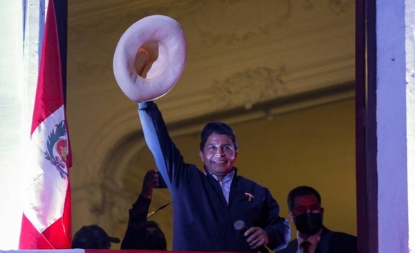 Diario HOY | Perú cumple cinco días sin conocer ganador pero izquierda latinoamericana saluda a Castillo