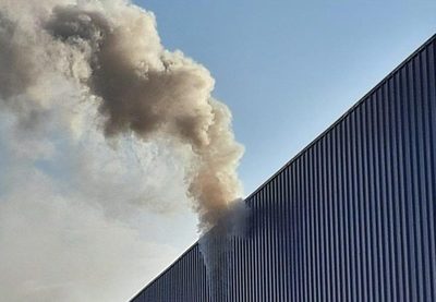 Interviene empresa por expulsión de humo