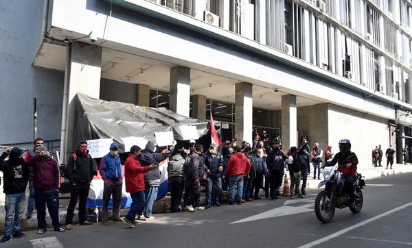 Choferes piden liberar internos para garantizar transporte durante paro - Nacionales - ABC Color