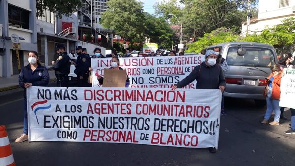 Agentes comunitarios se movilizan contra circular que impide concurso