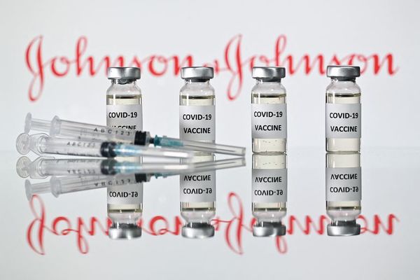 EE.UU. ordena tirar millones de vacunas de J&J de fábrica que tuvo problemas - Mundo - ABC Color