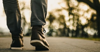 Tu velocidad al caminar podría predecir si vas a sufrir demencia en el futuro - C9N